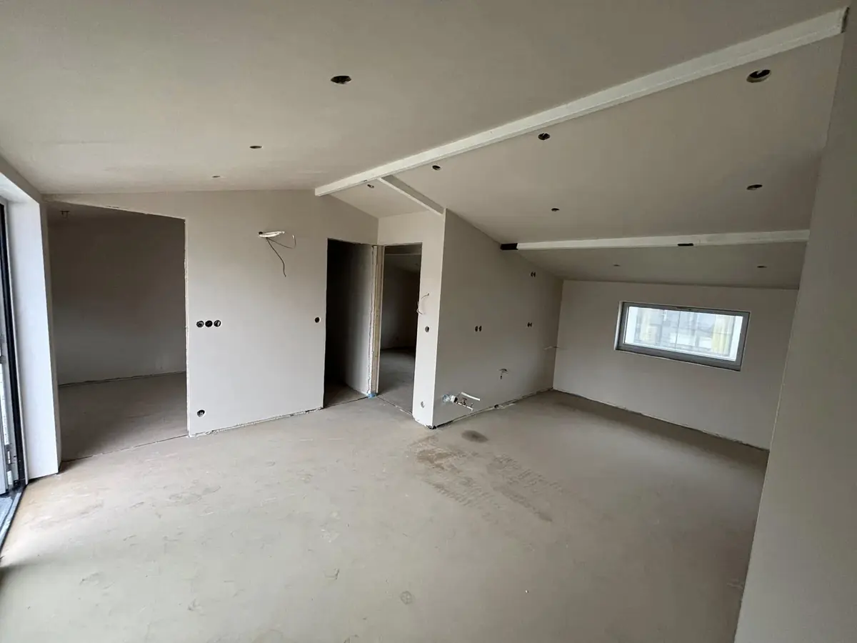 Afgewerkte gyprocwanden en plafonds in een vakantiewoning
